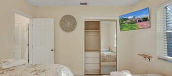 Charming 2-bedroom house in brilliant Miami with WiFi, AC that fits 8 people