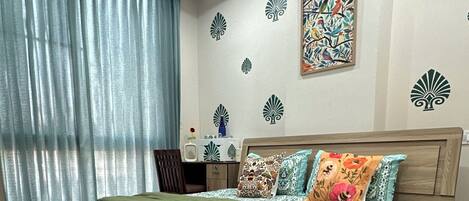 4 bedrooms, iron/ironing board, free WiFi, bed sheets