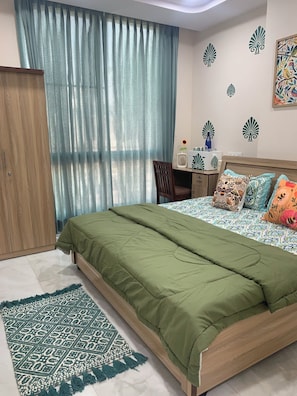 4 bedrooms, iron/ironing board, free WiFi, bed sheets