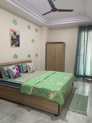 4 bedrooms, iron/ironing board, free WiFi, bed sheets - Bumblebee 4 individual bedroom apartment in enchanting Jaipur with WiFi, AC (Jaipur)