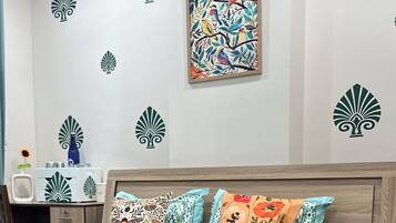 4 bedrooms, iron/ironing board, free WiFi, bed sheets