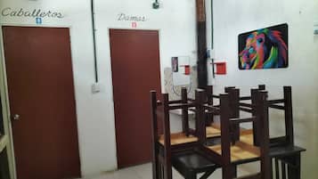 Family Apartment, City View | Dining room