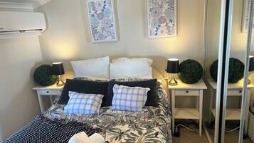 2 habitaciones, tabla de planchar con plancha, wifi y ropa de cama