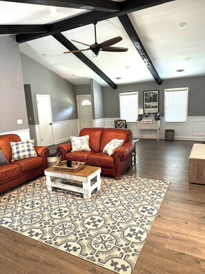 Smart TV, fireplace - Your Augusta, GA Oasis! Golf Cart Included: April 1–12, 2026 ⛳️ (Augusta)