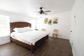 3 chambres, fer et planche à repasser, Wi-Fi, draps fournis