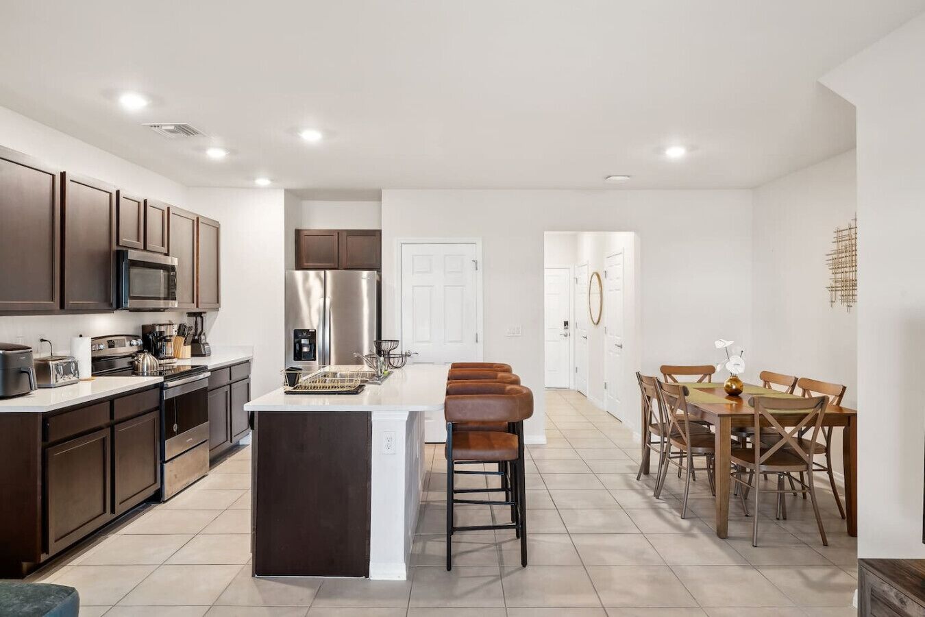 冰箱、微波炉、烤箱、炉灶