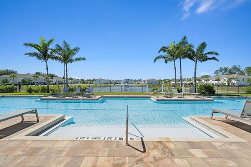 Gated Lake-View | King Suite | Near Naples Beach