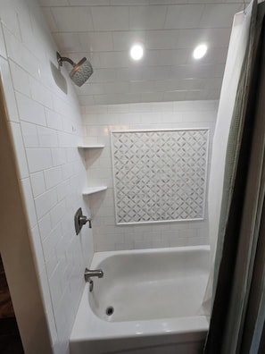 Dusche, Handtücher, Seife, Toilettenpapier