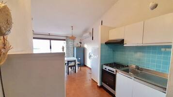 KĂŒhlschrank, Ofen, Herdplatte, Toaster