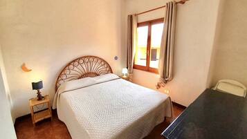 2 chambres, lit parapluie, draps fournis