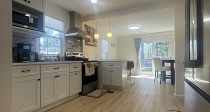 Newly Renovated beautiful 3-Bed 2-Bath Home with Easy Airport Access