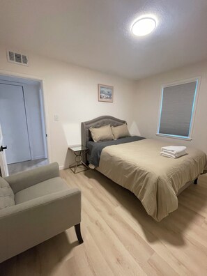 3 bedrooms, desk, iron/ironing board, travel cot