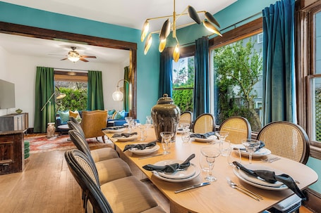 Dining. Game Room, Fire Pit, Sleeps 12, Walkable Retreat