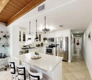 Fridge, microwave, oven, stovetop - Key Colony Beach 3BR/2BA Home w/ 50ft Dock – Waterfront Paradise! (Key Colony Beach)