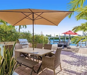 Outdoor dining - Key Colony Beach 3BR/2BA Home w/ 50ft Dock – Waterfront Paradise! (Key Colony Beach)