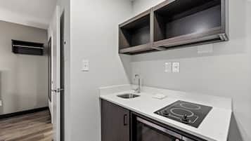 Studio | Private kitchen | Full-size fridge, microwave, stovetop