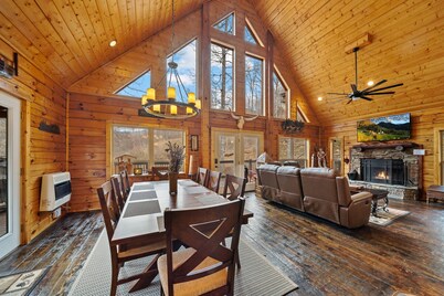Modern Log Cabin with all the Amenities