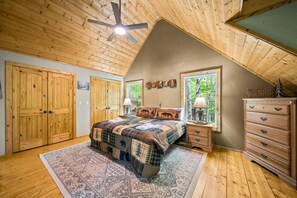 4 室のベッドルーム、デスク、WiFi (無料)、ベッドシーツ