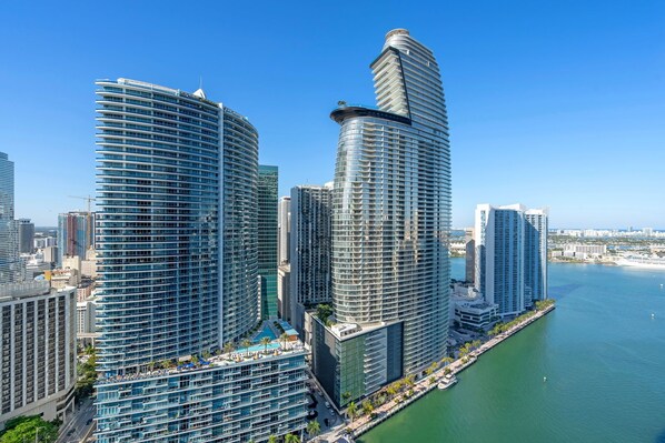 Exterior - 2-bedroom condo in cool Miami with fitness room, WiFi, AC (Miami)