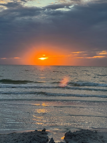 Gulf Coast- Dog Friendly - Salt Water Pool Villa, Perfect for Family Vacations!