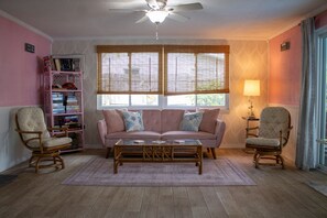 Smart TV, foosball, books - Dog Friendly - Port Richey Villa w/ Salt-Water Pool ! (Port Richey)