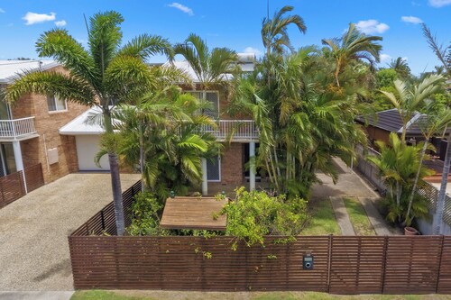 Paws & Waves Beachside Retreat