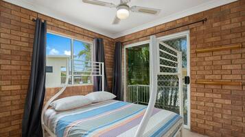 2 bedrooms, iron/ironing board, free WiFi, bed sheets