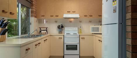Refrigerador, microondas, horno, lavavajillas