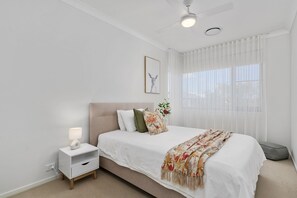 5 Schlafzimmer, Schreibtisch, Bügeleisen/Bügelbrett, kostenloses WLAN