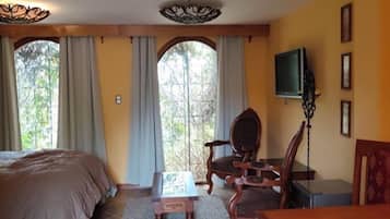 Kamar Double atau Twin Mewah, pemandangan danau | Meja kerja dan ruang kerja ramah laptop