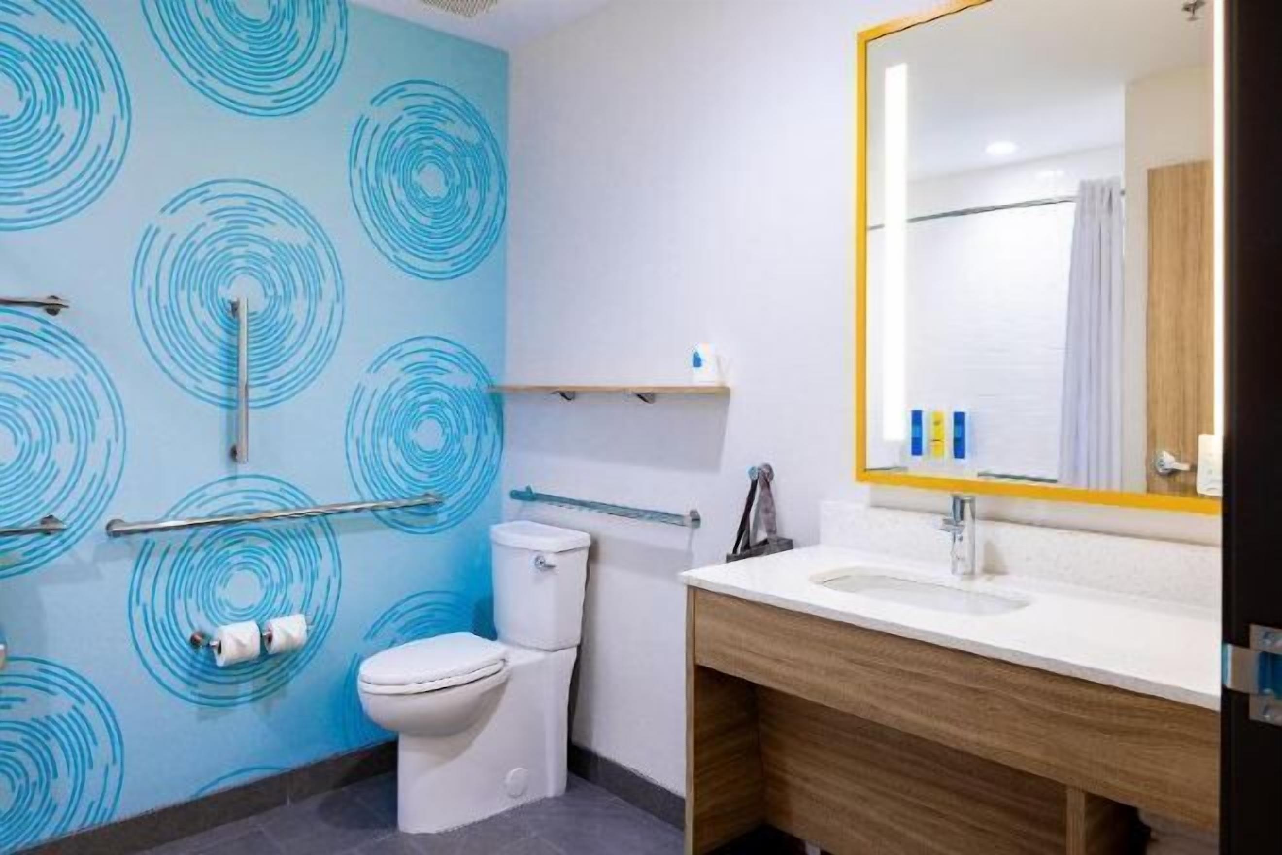 Bathroom | Free toiletries, hair dryer, towels, soap