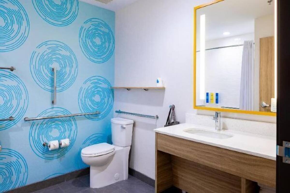 Bathroom | Free toiletries, hair dryer, towels, soap