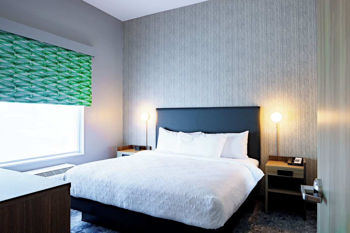 Blackout drapes, iron/ironing board, free WiFi, bed sheets