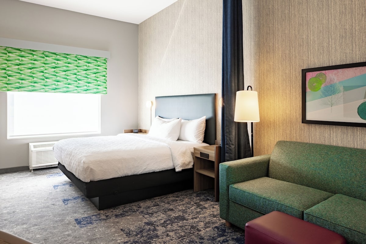 Blackout drapes, iron/ironing board, free WiFi, bed sheets