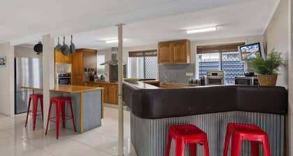 Bongaree Beach House with Pool