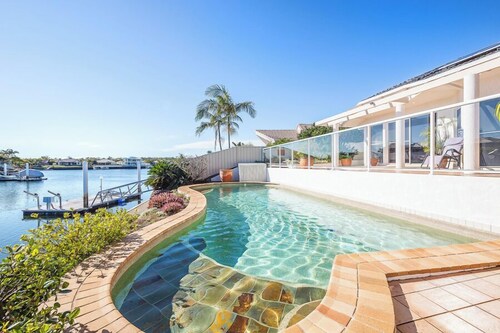 Spacious Canal Home With Pontoon!