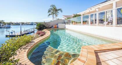 Spacious Canal Home With Pontoon!