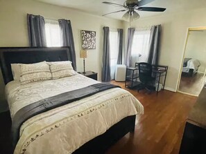 2 bedrooms, iron/ironing board, travel cot, WiFi - Charming, Cozy Casita! (View Park-Windsor Hills)