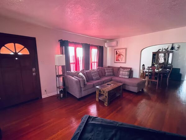 Smart TV - Charming, Cozy Casita! (View Park-Windsor Hills)