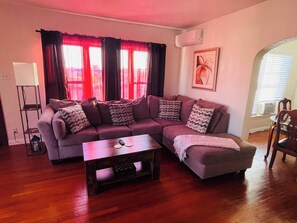 Smart TV - Charming, Cozy Casita! (View Park-Windsor Hills)