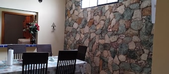 Spacious 5-bedroom house in charming Ahuachapán with WiFi, AC