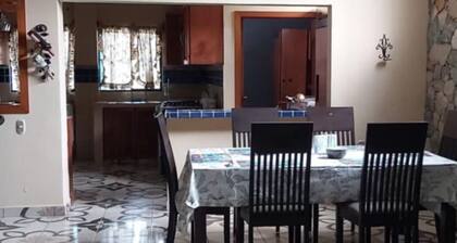 Spacious 5-bedroom house in charming Ahuachapán with WiFi, AC
