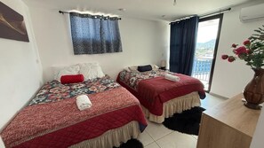 3 bedrooms, iron/ironing board, WiFi, bed sheets - Valley Views Flat @Santa Tecla (Santa Tecla)