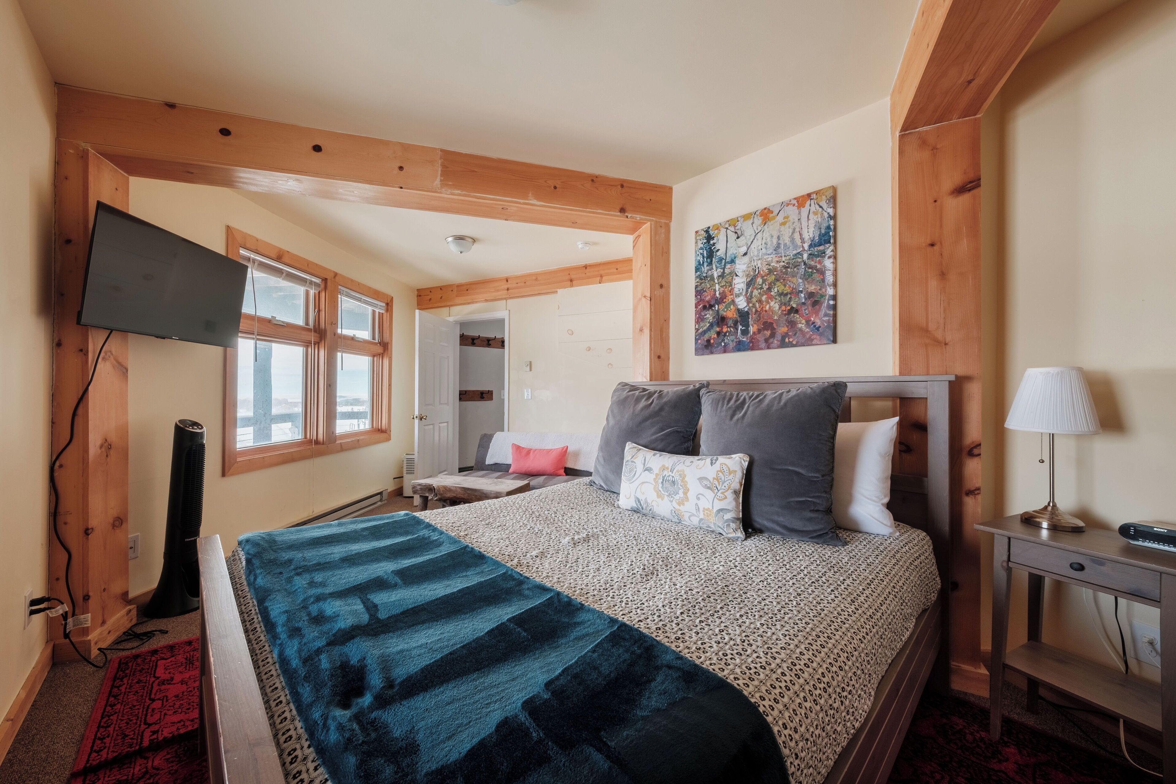 4 bedrooms, iron/ironing board, free WiFi, bed sheets