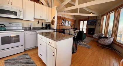 Epic Views | 4BR Slopeside | True Ski-In/Out