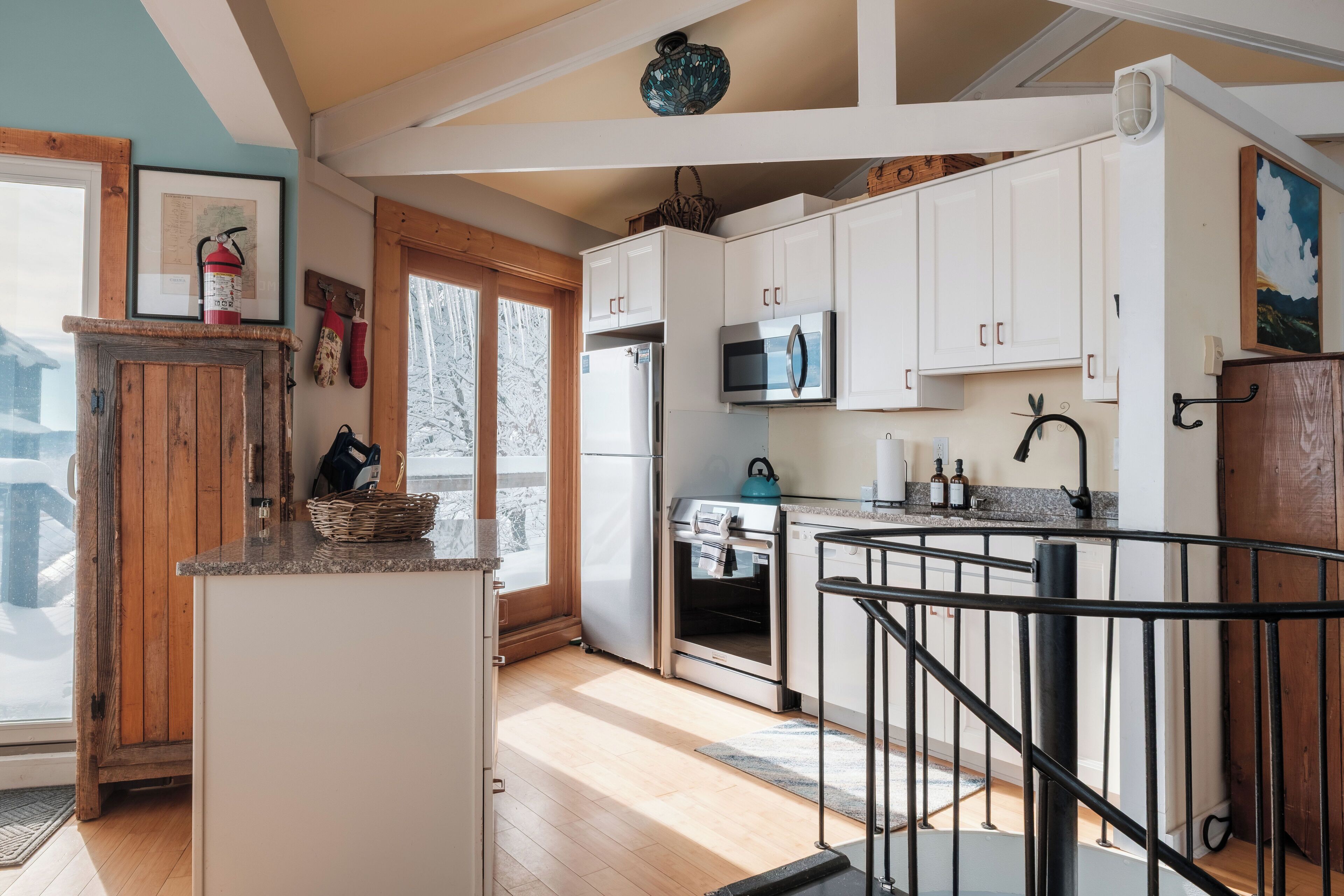 雪櫃、微波爐、焗爐、爐具