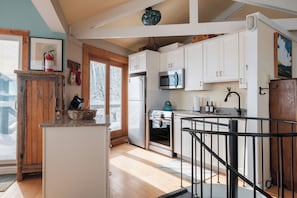 冰箱、微波炉、烤箱、炉灶