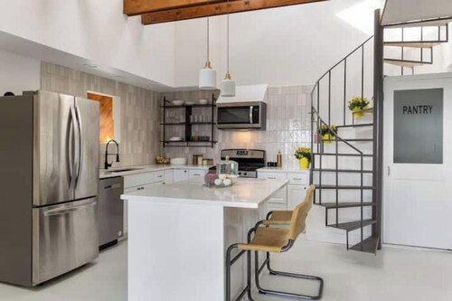 City View Chalet - Bespoke 2BD, 4 mins to downtown