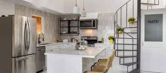 City View Chalet - Bespoke 2BD, 4 mins to downtown