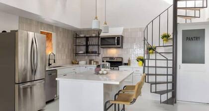 City View Chalet - Bespoke 2BD, 4 mins to downtown